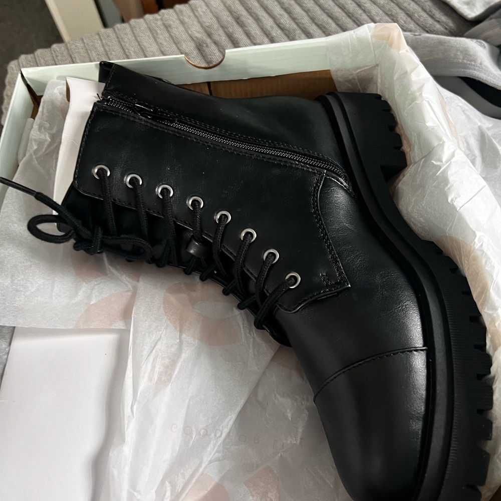 Camo Boots…. Brand NEW.. size 11